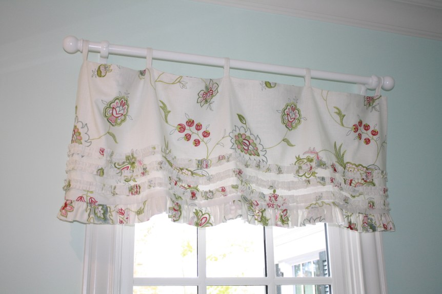 Valance with ruffle details