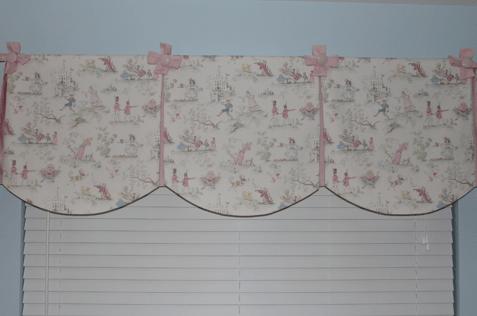 Shaped Valance with Contrast Pleats and Bows